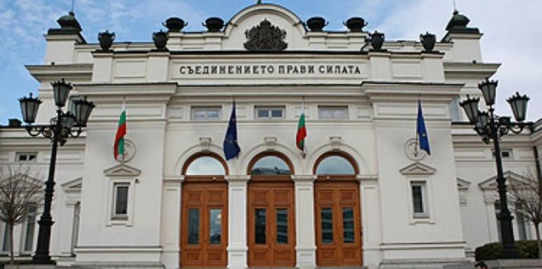 Парламентът приема отказа на Пламен Николов да е премиер